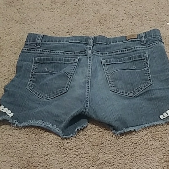Shorts - Picture 3 of 3